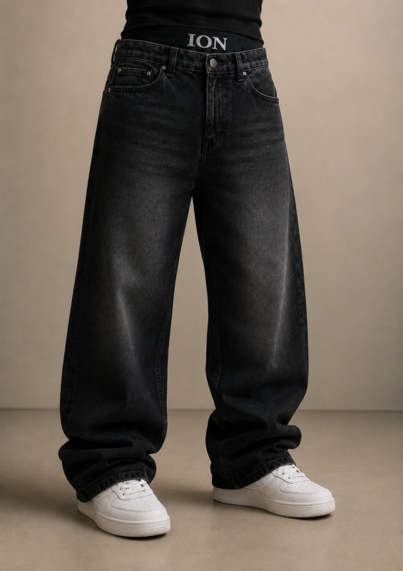Black boyfriend ION jeans featuring a relaxed fit, classic five-pocket design, and premium denim fabric for everyday comfort.